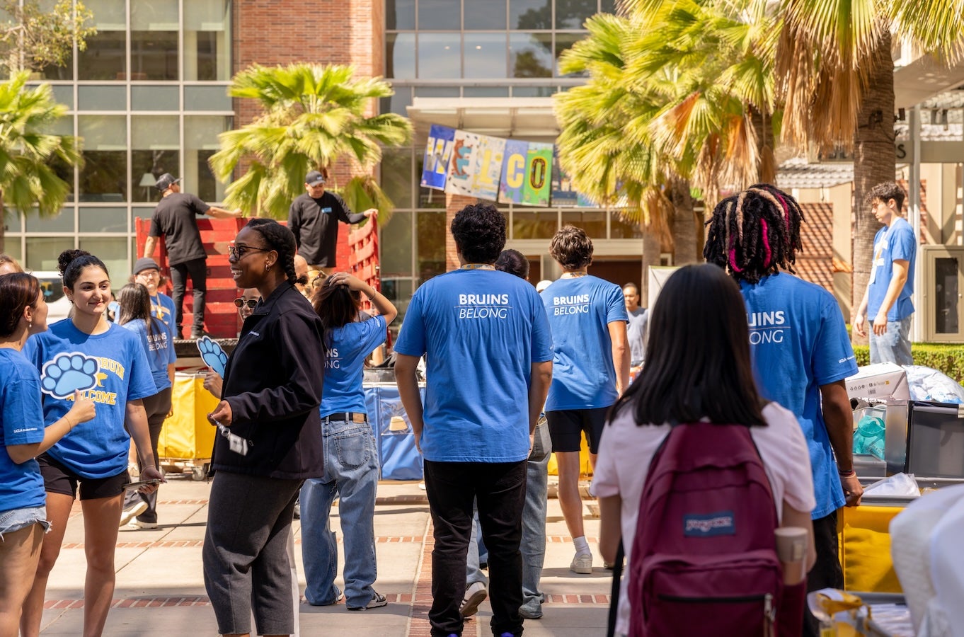 Move-in: Students and volunteers gathered outside residence halls